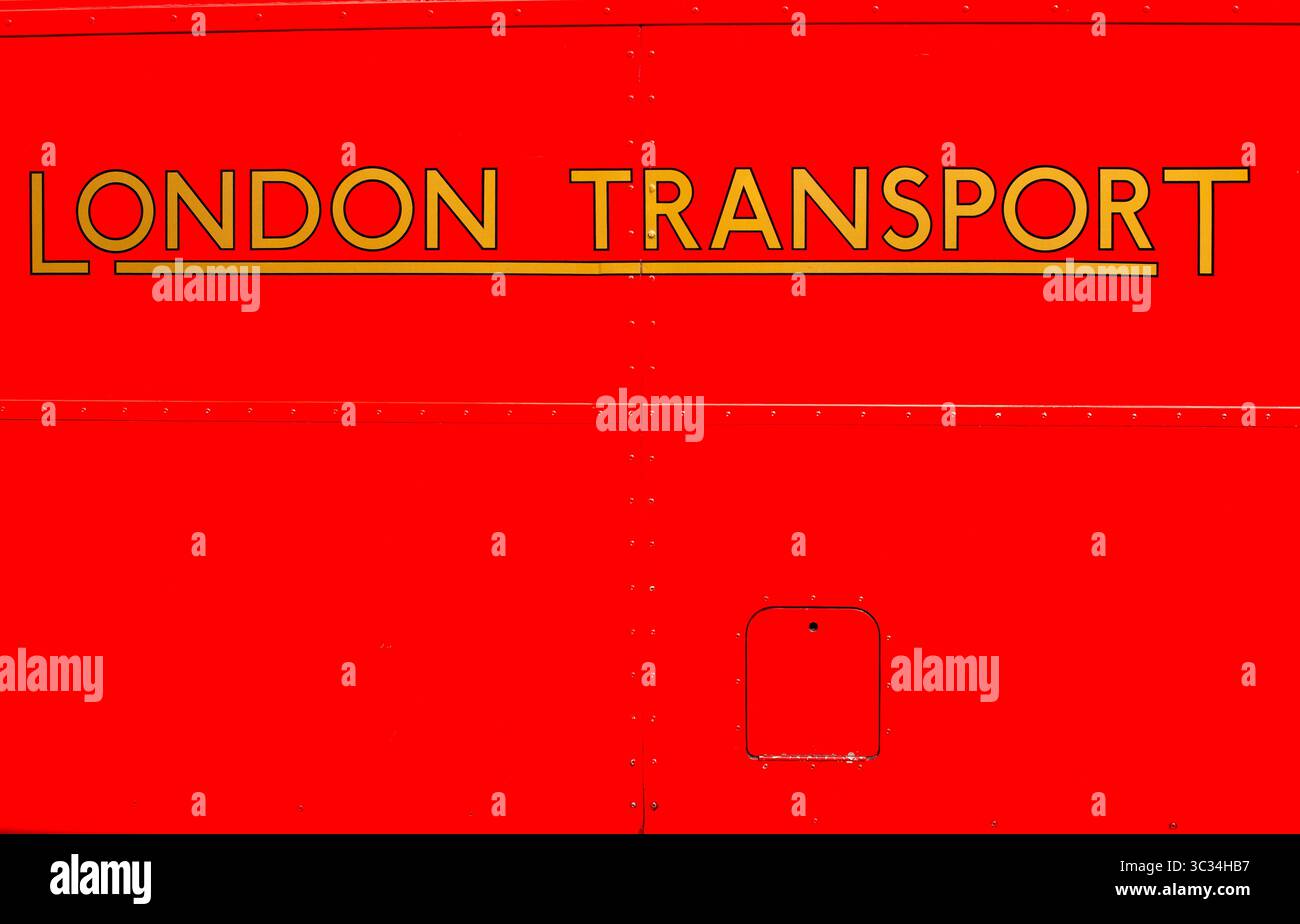 Détail du tout premier bus London transport AEC Routemaster montrant le numéro RM1 indiquant le nom London transport. Banque D'Images