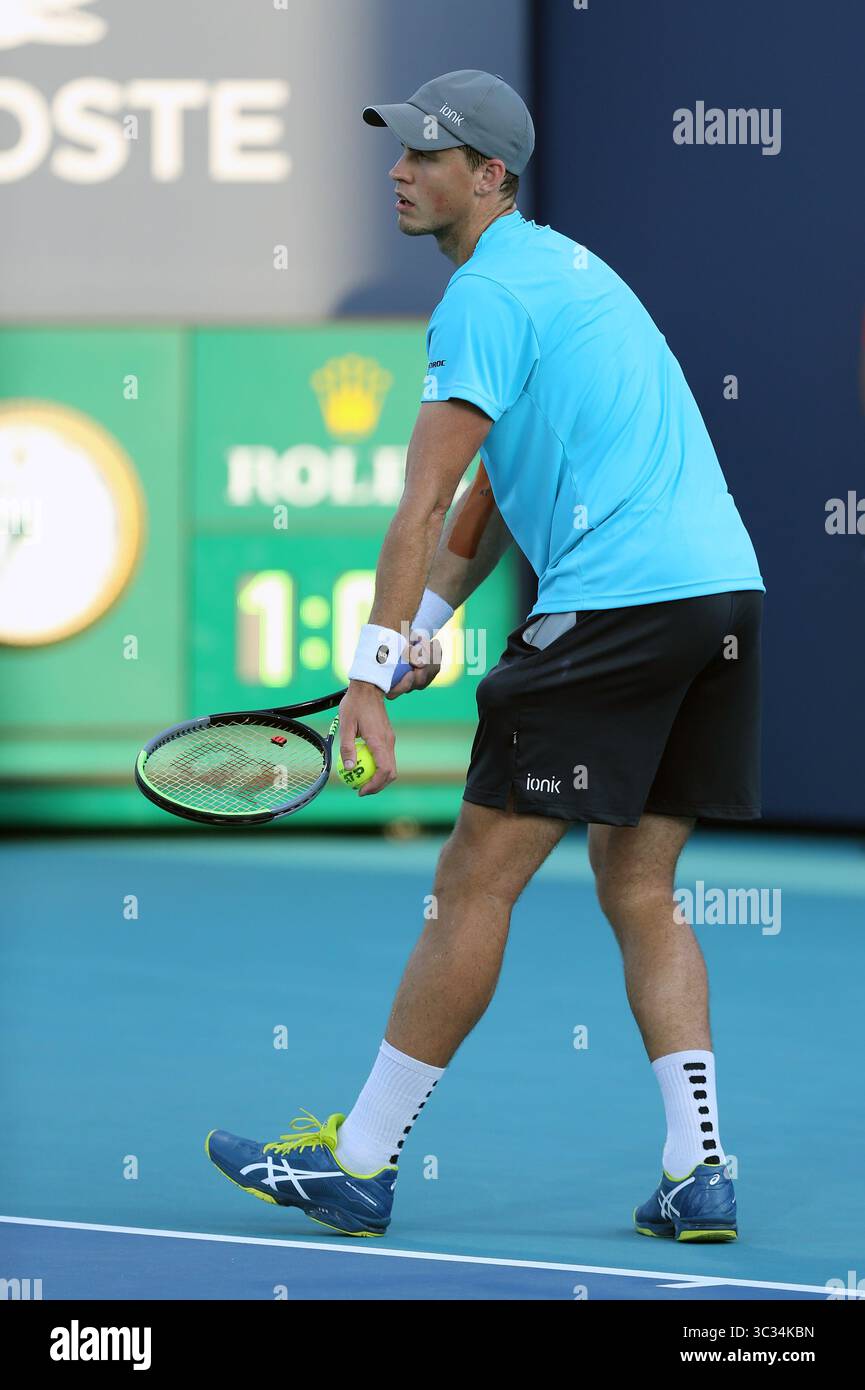 24 mars 2021, Miami Gardens, Floride, États-Unis d'Amérique : MIAMI GARDENS, FL - 24 MARS : Vasek Pospisil vu jouer le jour 3 de l'Open de Miami le 24 mars 2021 au Hard Rock Stadium de Miami Gardens, Floride...personnes : Vasek Pospisil (crédit image : © SMG via ZUMA Wire) Banque D'Images