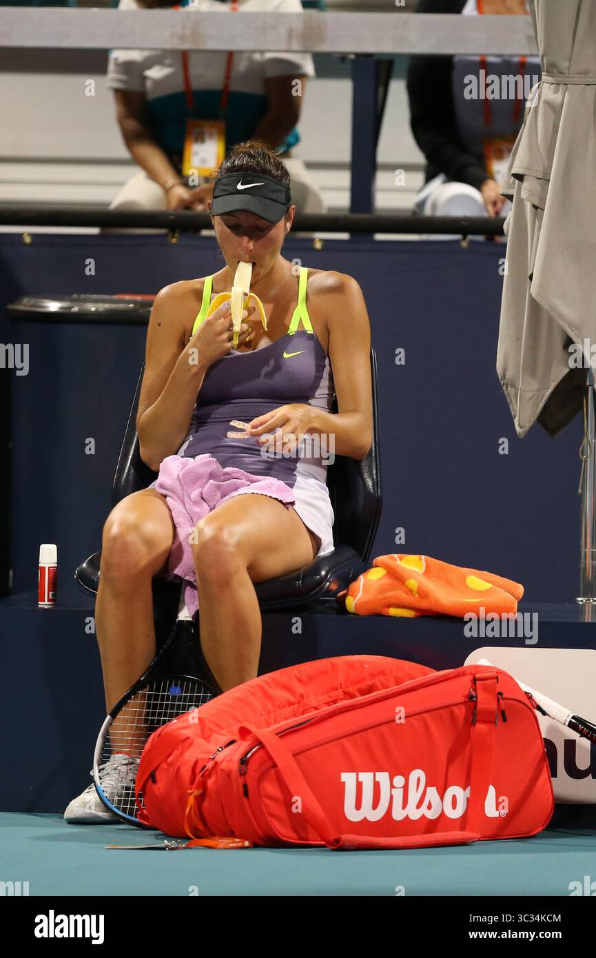 24 mars 2021, Miami Gardens, Floride, États-Unis d'Amérique : MIAMI GARDENS, FL - 24 MARS : Oceane Dodin vu jouer le jour 3 de l'Open de Miami le 24 mars 2021 au Hard Rock Stadium de Miami Gardens, Floride...personnes : Oceane Dodin (crédit image : © SMG via ZUMA Wire) Banque D'Images