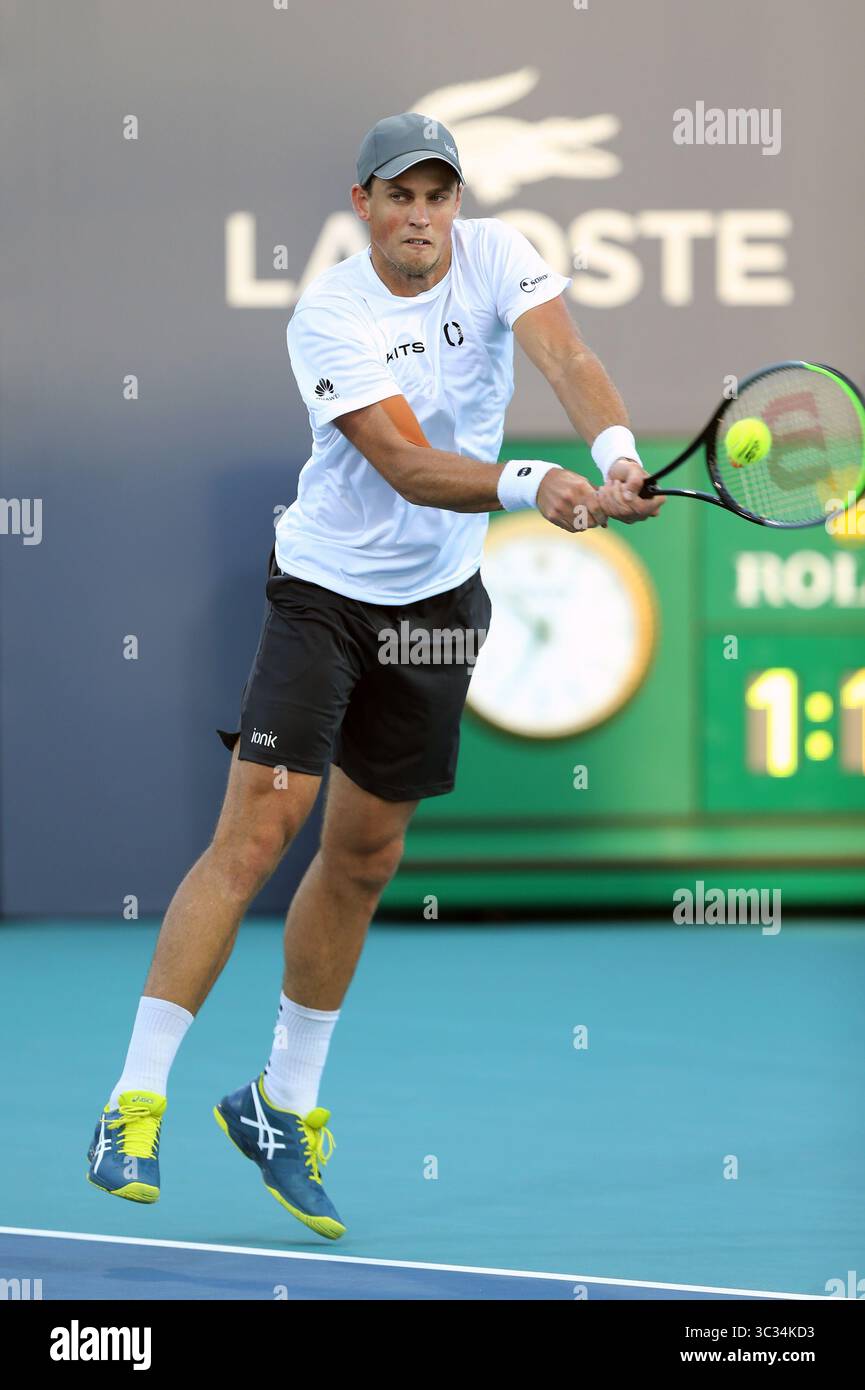 24 mars 2021, Miami Gardens, Floride, États-Unis d'Amérique : MIAMI GARDENS, FL - 24 MARS : Vasek Pospisil vu jouer le jour 3 de l'Open de Miami le 24 mars 2021 au Hard Rock Stadium de Miami Gardens, Floride...personnes : Vasek Pospisil (crédit image : © SMG via ZUMA Wire) Banque D'Images