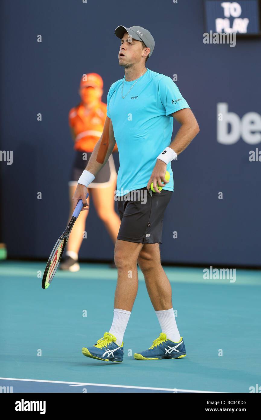24 mars 2021, Miami Gardens, Floride, États-Unis d'Amérique : MIAMI GARDENS, FL - 24 MARS : Vasek Pospisil vu jouer le jour 3 de l'Open de Miami le 24 mars 2021 au Hard Rock Stadium de Miami Gardens, Floride...personnes : Vasek Pospisil (crédit image : © SMG via ZUMA Wire) Banque D'Images