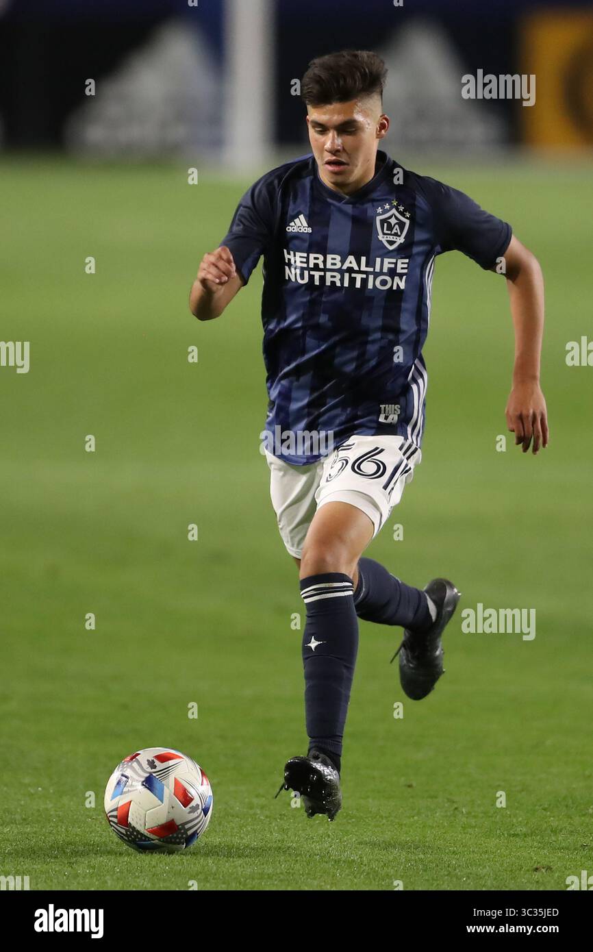 31 mars 2021 : Jonathan Perez (56 ans), attaquant de la galaxie de Los Angeles, contrôle le ballon pendant le match entre la Révolution de la Nouvelle-Angleterre et la galaxie de Los Angeles au Dignity Health Sports Park à Los Angeles, CALIFORNIE, États-Unis. (Photo de Peter Joneleit)(image de crédit : &copy ; Peter Joneleit/CSM via ZUMA Wire) Banque D'Images