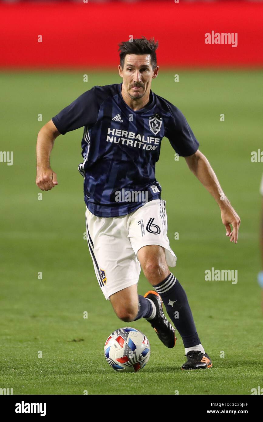 31 mars 2021 : Sacha Kljestan (16 ans), milieu de terrain du Galaxy de Los Angeles, tente de développer un jeu entre la New England Revolution et le Galaxy de Los Angeles au Dignity Health Sports Park à Los Angeles, CALIFORNIE, États-Unis. (Photo de Peter Joneleit)(image de crédit : &copy ; Peter Joneleit/CSM via ZUMA Wire) Banque D'Images