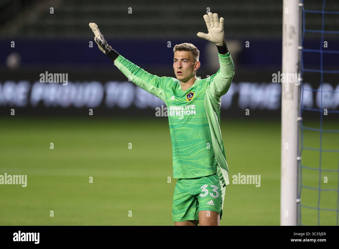 31 mars 2021 : Jonathan Klinsmann (33 ans), gardien du Los Angeles Galaxy, a essayé de placer les défenseurs devant un corner lors du match entre la New England Revolution et le Los Angeles Galaxy au Dignity Health Sports Park à Los Angeles, CALIFORNIE, États-Unis. (Photo de Peter Joneleit)(image de crédit : &copy ; Peter Joneleit/CSM via ZUMA Wire) Banque D'Images