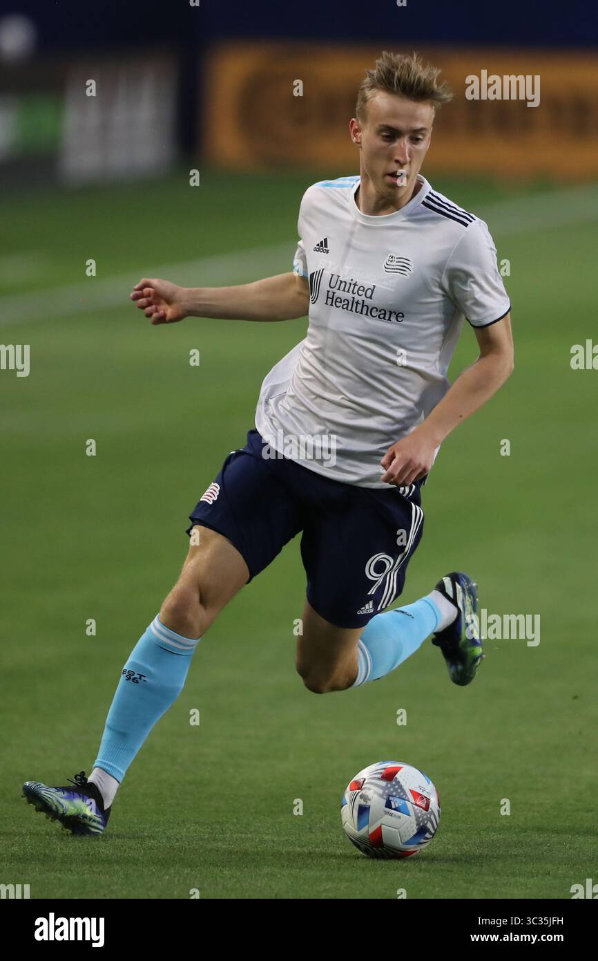 31 mars 2021 : Adam Buksa (9 ans), attaquant de la Révolution de la Nouvelle-Angleterre, contrôle le ballon sur l'aile pendant le match entre la Révolution de la Nouvelle-Angleterre et la Galaxie de Los Angeles au Dignity Health Sports Park à Los Angeles, CALIFORNIE, États-Unis. (Photo de Peter Joneleit)(image de crédit : &copy ; Peter Joneleit/CSM via ZUMA Wire) Banque D'Images