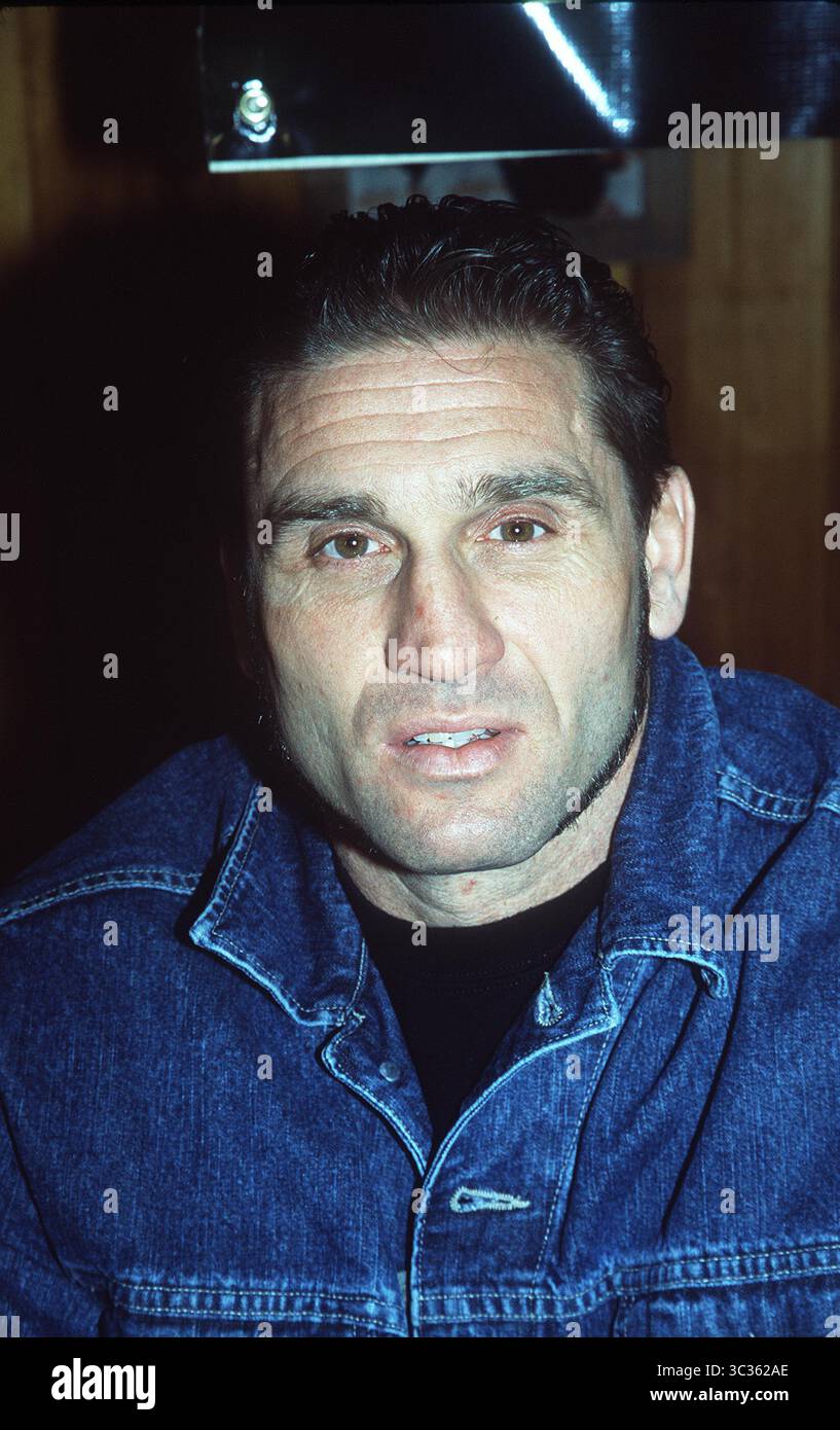 JANVIER 1, 2011 - K23996RM PRIDE FC PRESSER .KEN SHAMROCK VS. DON FAYE.HOOTERS, NYC 02/05/02. RICK MACKLER/ 2002.KEN SHAMROCK(crédit image : © Globe photos/ZUMAPRESS.com) Banque D'Images