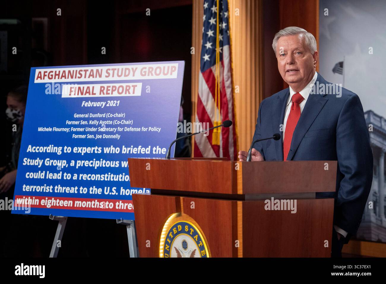 14 avril 2021, Washington, District de Columbia, États-Unis : la sénatrice des États-Unis Lindsey Graham (républicaine de Caroline du Sud) tient une conférence de presse concernant le plan du président Joe Bidenâ™ de retirer les troupes américaines d'Afghanistan, au Capitole des États-Unis à Washington, DC, le mercredi 14 avril 2021. Crédit : Rod Lamkey / CNP (crédit image : © Rod Lamkey - CNP/CNP via ZUMA Wire) Banque D'Images