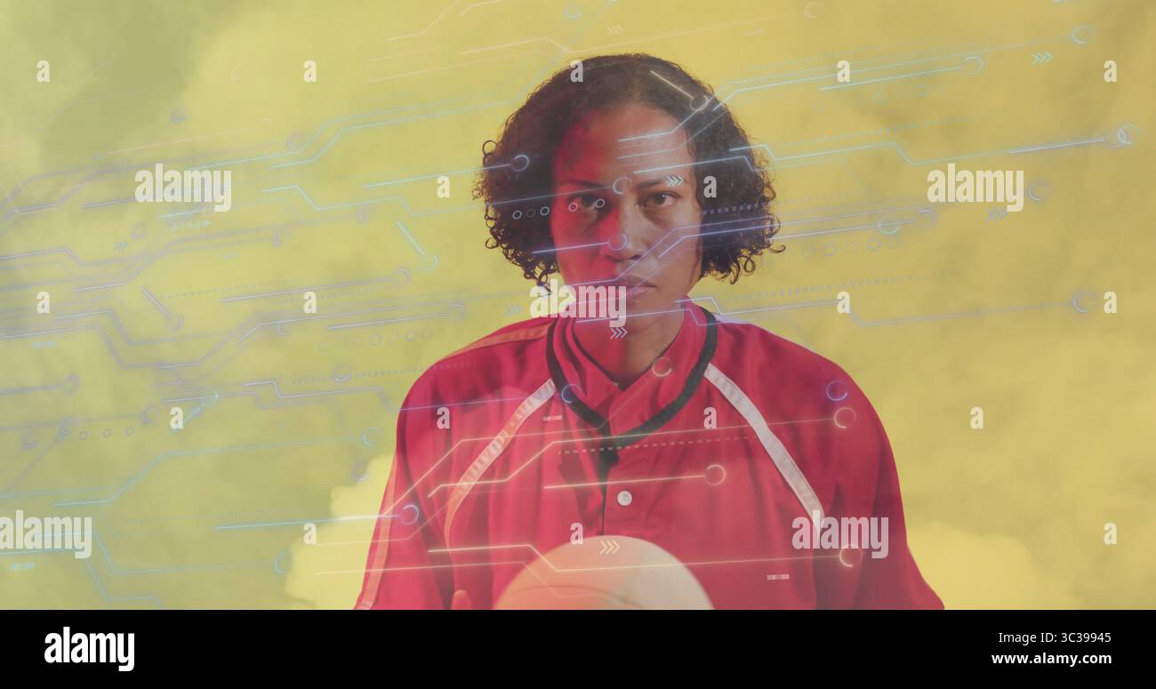 Tenant une athlète féminine portant un maillot rouge avec du volley-ball blanc sur fond de studio de technologie jaune Banque D'Images Tenant une athlète féminine portant un maillot rouge avec du volley-ball blanc sur fond de studio de technologie jaune Banque D'Images