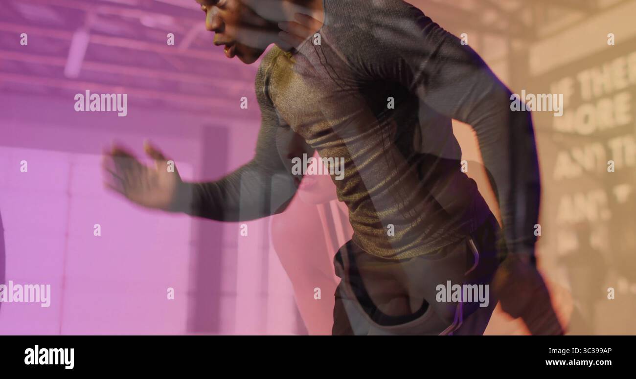 Athlète masculin de sprint portant un équipement de performance dans la salle de gym, avec un léger revêtement de coureuse féminine Banque D'Images Athlète masculin de sprint portant un équipement de performance dans la salle de gym, avec un léger revêtement de coureuse féminine Banque D'Images
