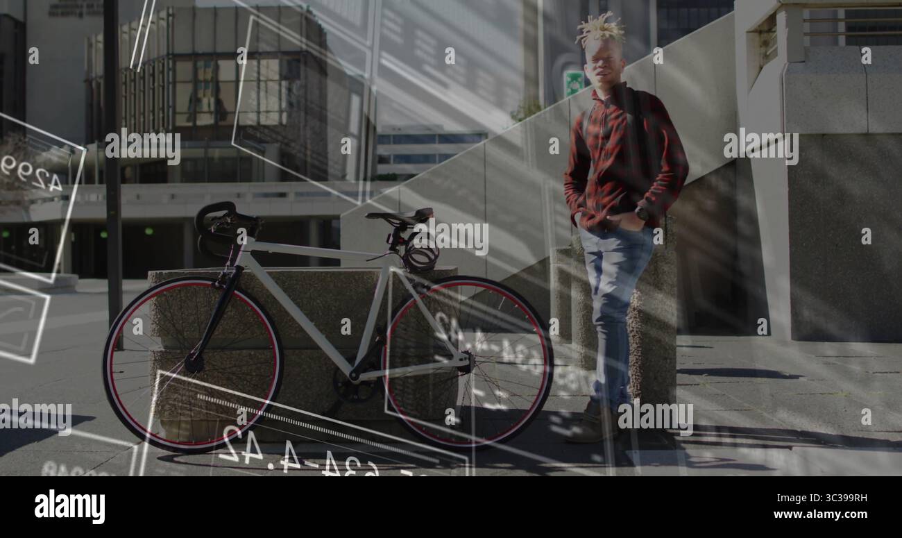 Homme penché debout à côté du bloc dans la place ensoleillée, avec vélo de route et sac à dos, espace de copie Banque D'Images Homme penché debout à côté du bloc dans la place ensoleillée, avec vélo de route et sac à dos, espace de copie Banque D'Images