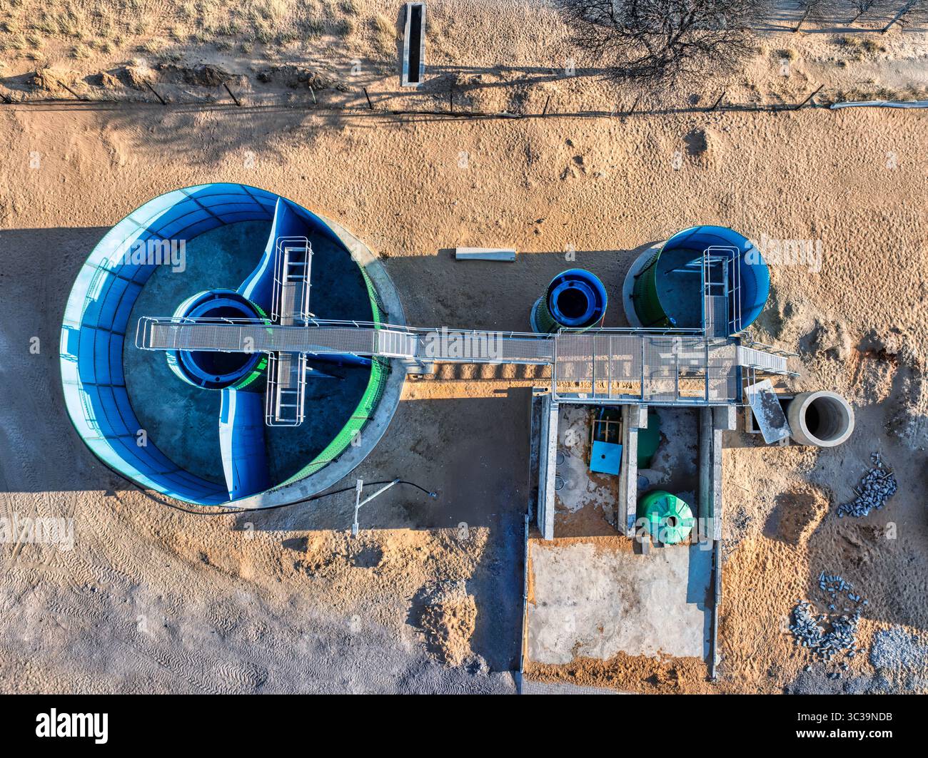 site de construction de l'usine de dessalement, usine de traitement des eaux usées, gestion des ressources en eau, service public de traitement par emboutissage, vue aérienne Banque D'Images