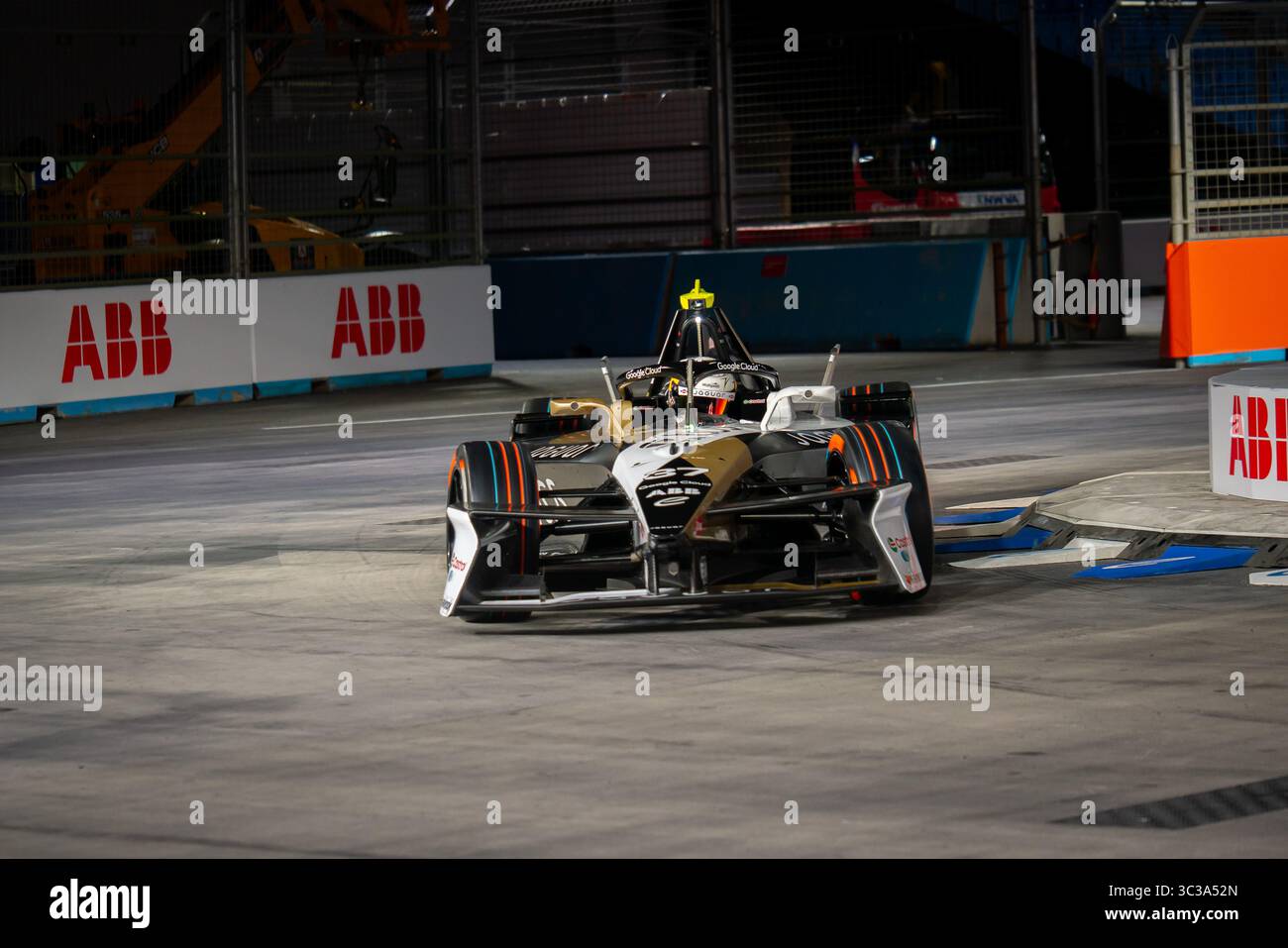 Formule E, Grande Britienne, Londres, juillet 2025. Nick Cassidy (#37), Jaguar TCS Racing lors des essais libres 1 (FP1). Banque D'Images