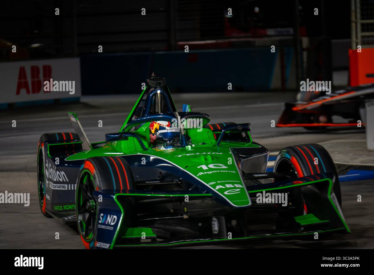Formule E, Grande Britienne, Londres, juillet 2025. Sébastien Buemi (#16), Envision Racing lors des essais libres 1 (FP1). Banque D'Images