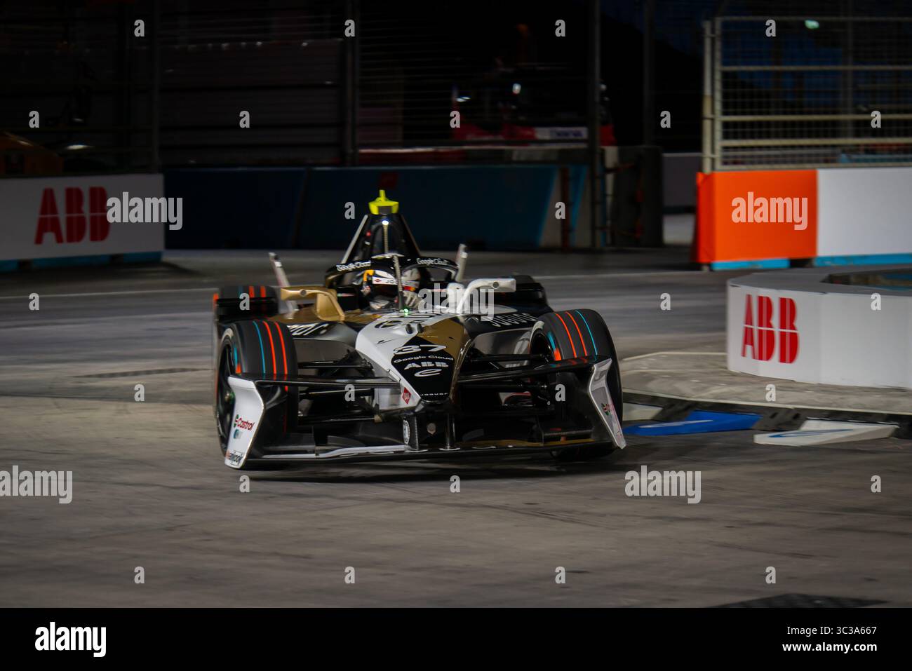 Formule E, Grande Britienne, Londres, juillet 2025. Nick Cassidy (#37), Jaguar TCS Racing lors des essais libres 1 (FP1). Banque D'Images