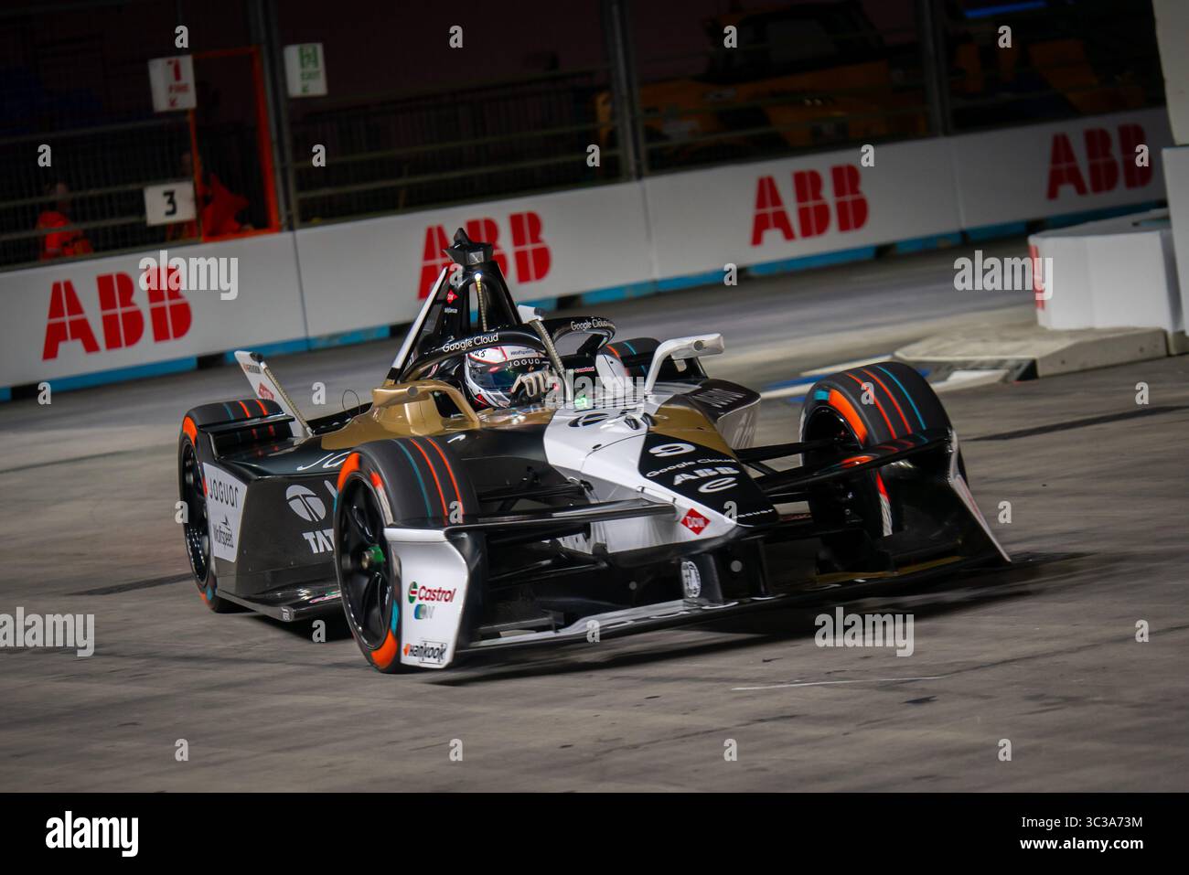 Formule E, Grande Britienne, Londres, juillet 2025. Mitch Evans (#9), Jaguar TCS Racing lors des essais libres 1 (FP1). Banque D'Images