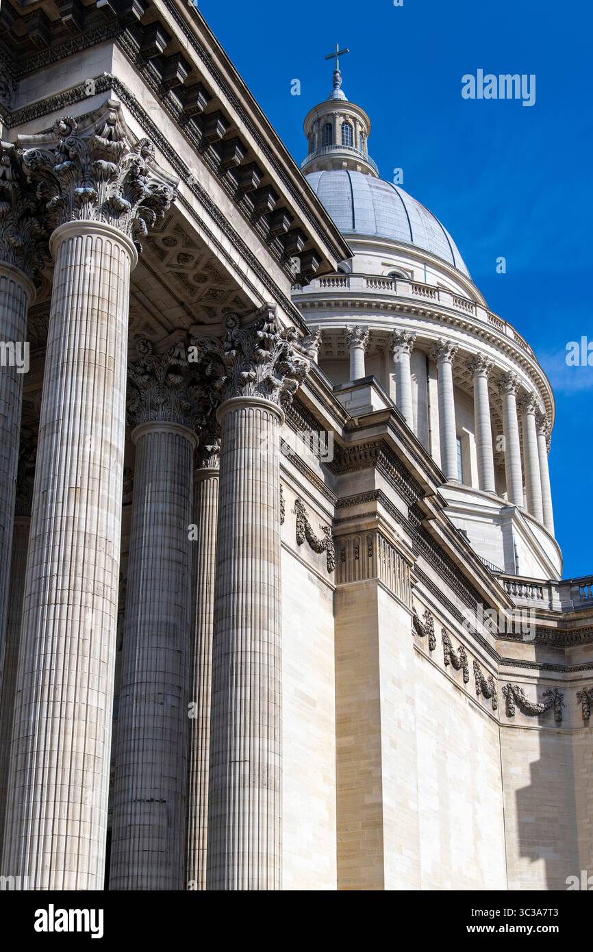 Paris, France-23 février 2025 ; le panthéon de style néo-classique au sommet de la montagne Sainte-Geneviève dans le quartier Latin, une église se transforme Banque D'Images