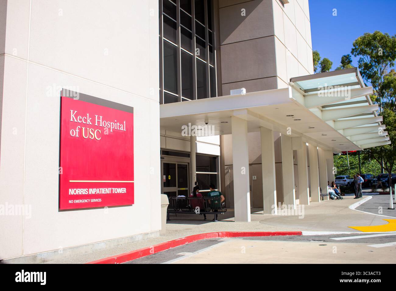 Los Angeles, Californie, États-Unis - 01-31-2020, une vue d'un panneau d'entrée de bâtiment pour l'hôpital Keck de l'USC Norris Inpatient Tower. Banque D'Images