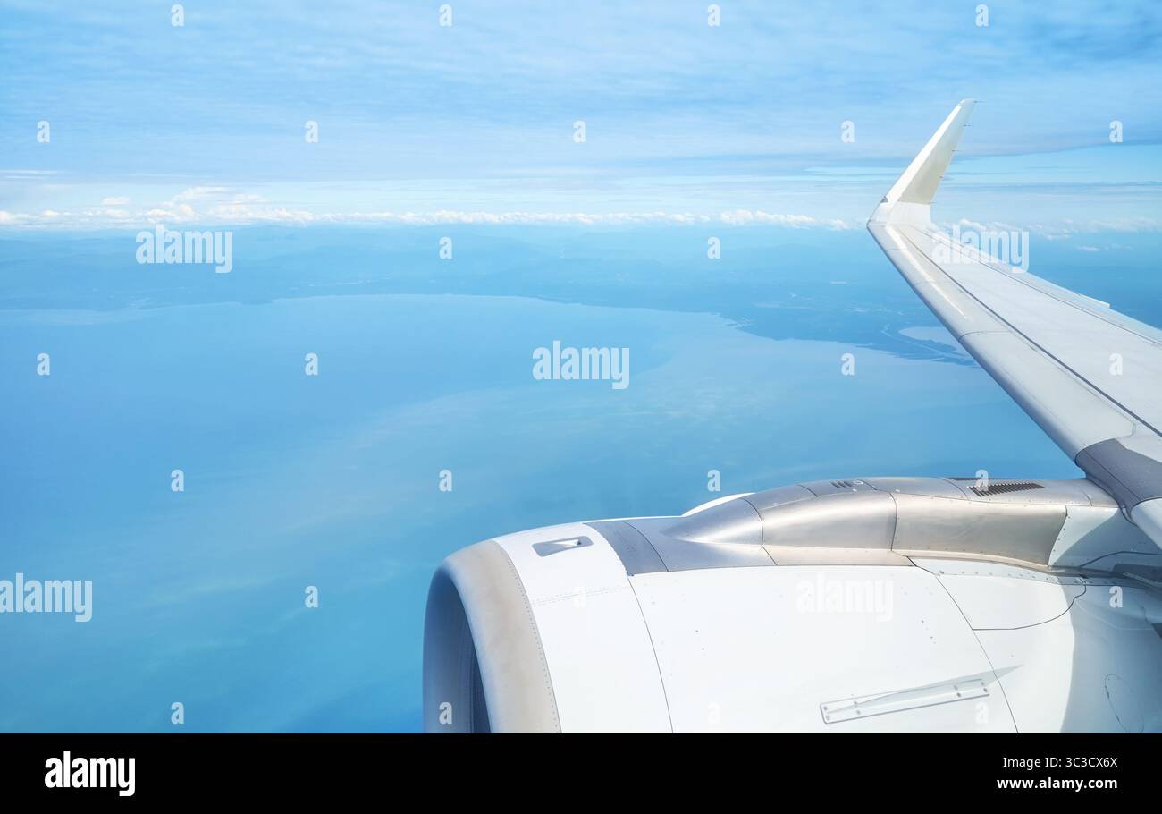 Un moteur à réaction d'avion vu du cockpit Banque D'Images