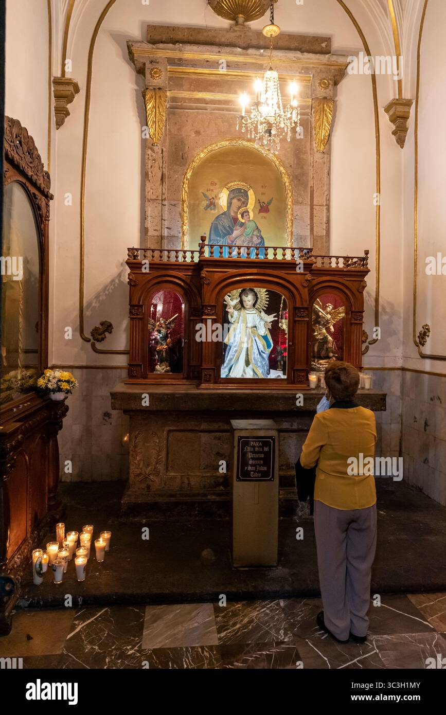 Dame priante. Guadalajra City, Jalisco, Mexique Banque D'Images