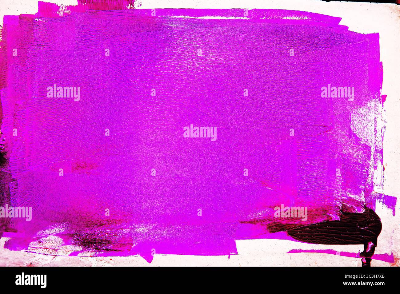 Composition abstraite vibrante avec lilas, couches violettes d'encre à partir de marques de rouleau de peinture, isolé sur fond blanc. Cadre vieilli, brosse artistique str Banque D'Images