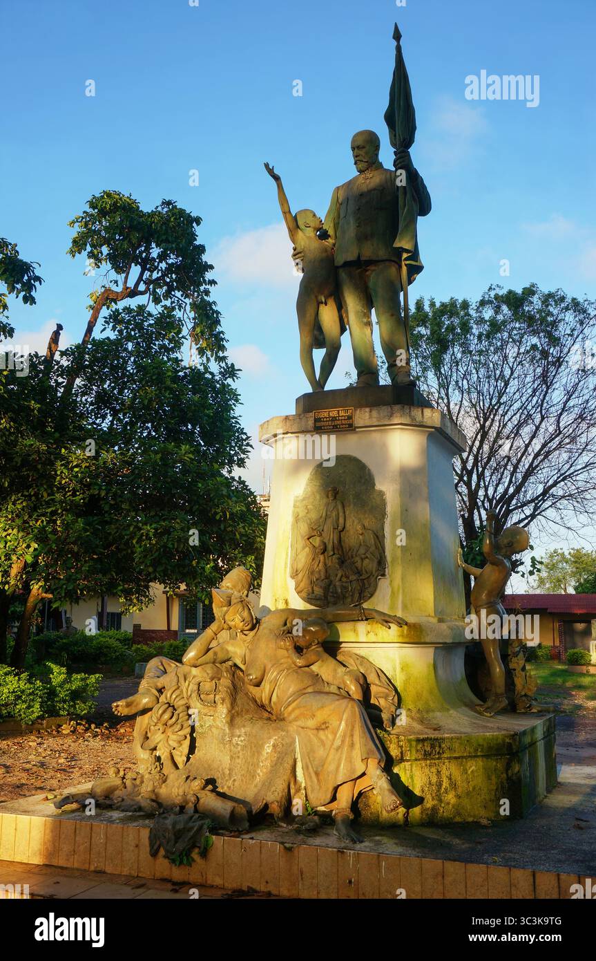 Monument à Eugène Noel Ballay (1847-1902), gouverneur de Guinée française, administrateur colonial, médecin, explorateur (sculpteur Henri Allouard). Conakry. Banque D'Images