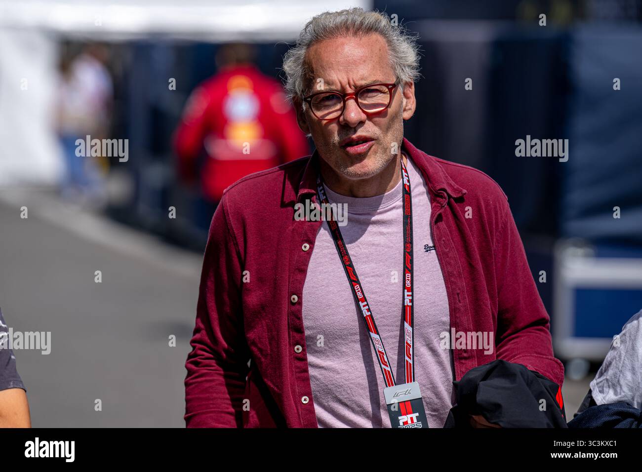 CIRCUIT DE SPA-FRANCORCHAMPS, BELGIQUE - JUILLET 25 : Jacques Villeneuve, ancien pilote automobile, lors du Grand Prix de Belgique au circuit de Spa-Francorchamps le vendredi 25 juillet 2025 à Stavelot, Belgique (photo Michael Potts/Agence BSR) crédit : Agence BSR/Alamy Live News Banque D'Images