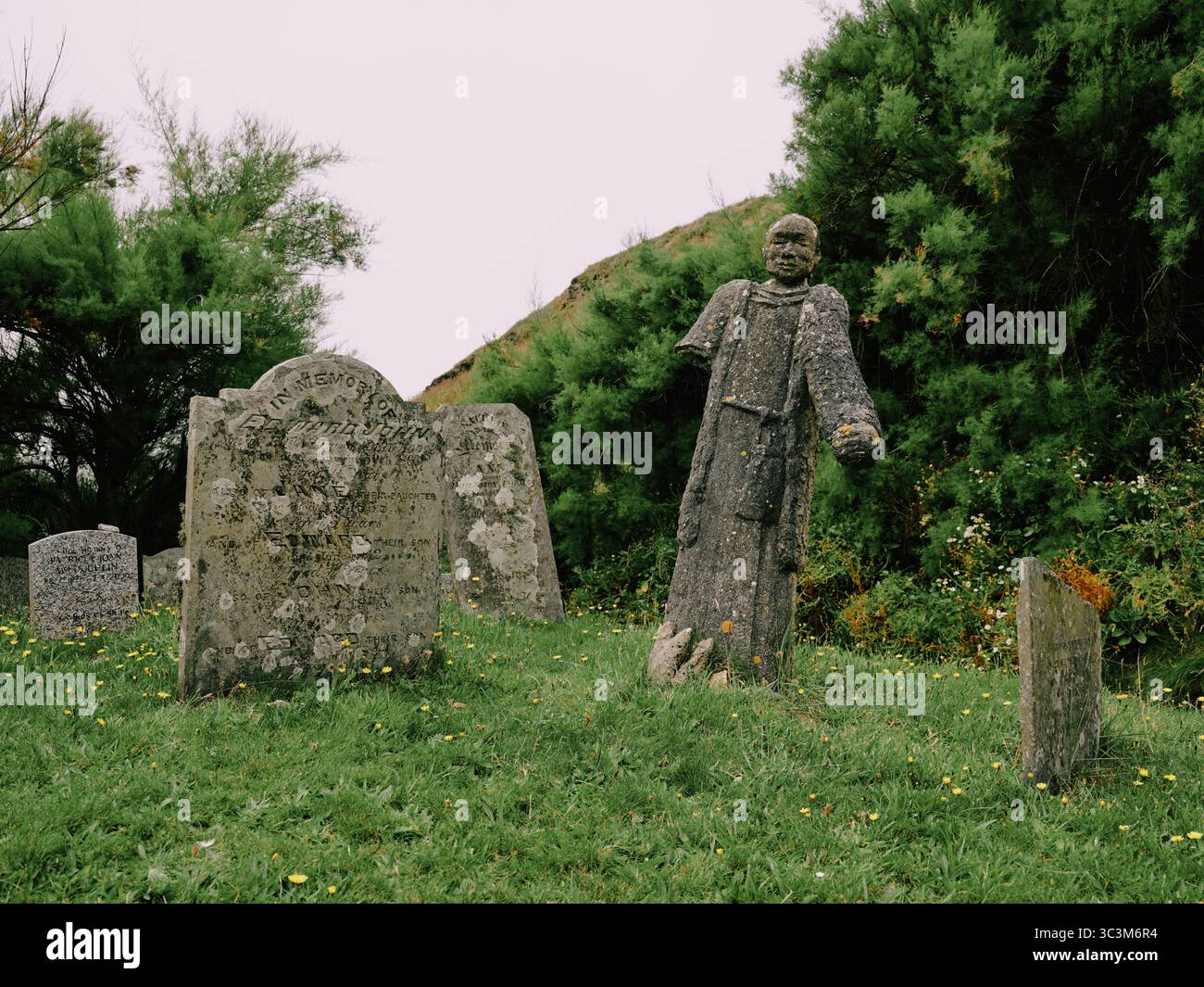 L'église de Saint Winwaloe est l'église paroissiale Grade I de Gunwalloe en Cornouailles, en Angleterre. Banque D'Images