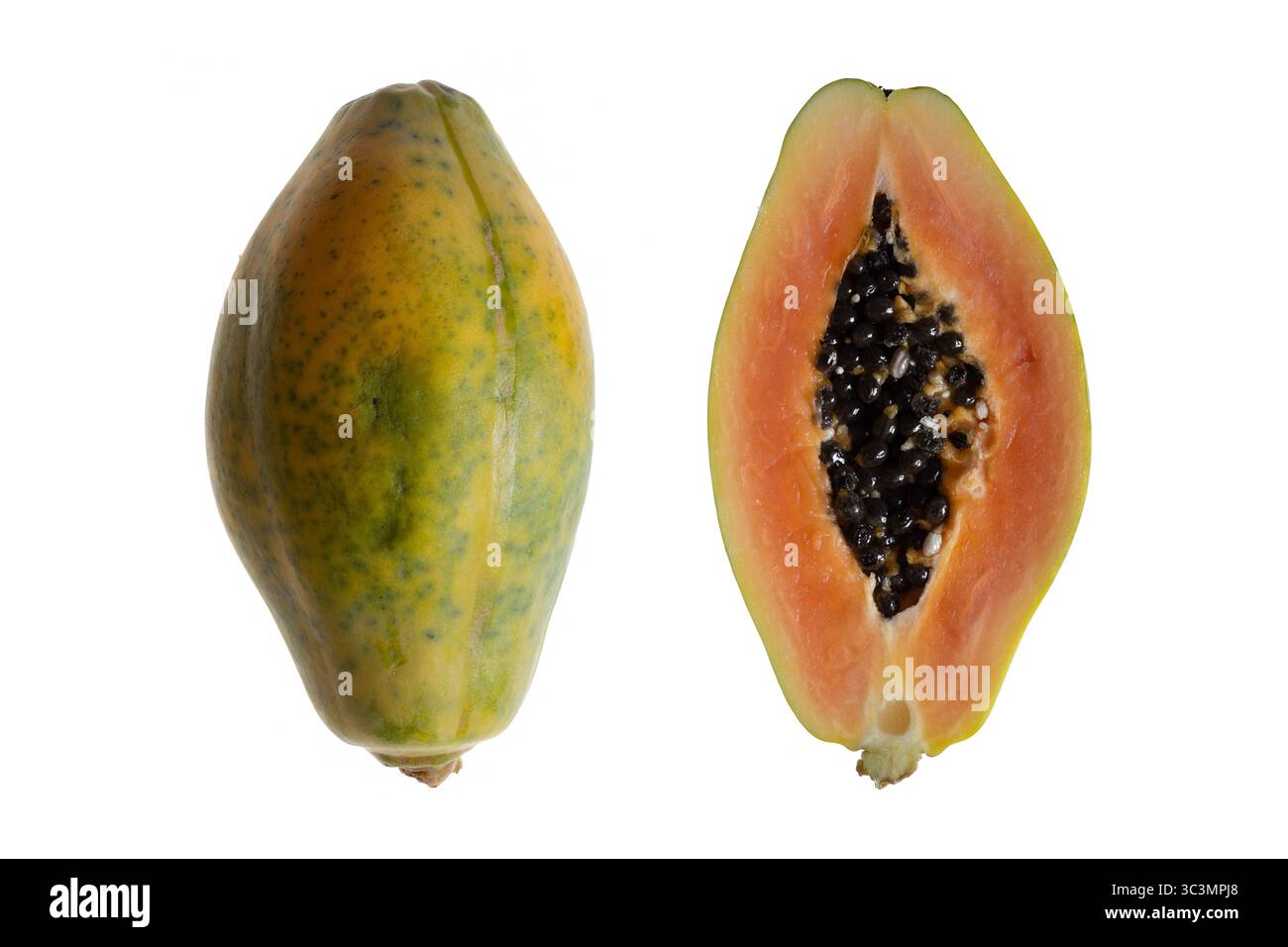 Fruit de papaye. A l'extérieur et à l'intérieur d'un fruit mûr de papaye (Carica papaya), l'un des fruits tropicaux les plus populaires au monde. fond blanc Banque D'Images