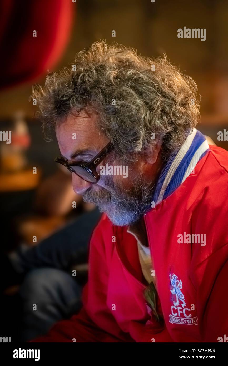 Phil Daniels aide à amasser des fonds pour la Ride of Rememrance en 2024, à l'aide de l'appel du coquelicot Banque D'Images