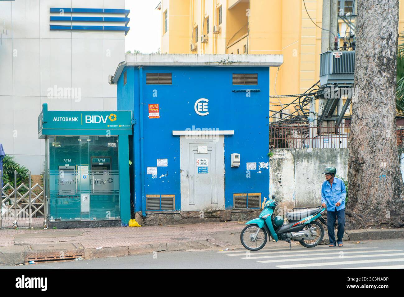 Les anciennes stations de transformation construites par la Compagnie des eaux et d’électricité de Saigon (CEE) au début du XXe siècle sont toujours en activité aujourd’hui. Banque D'Images
