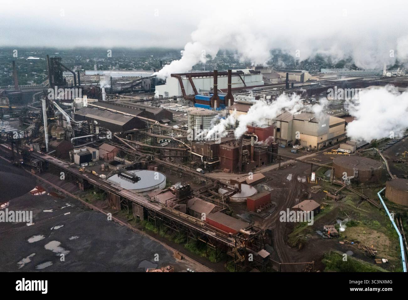Sault Ste. Marie, Canada. 24 juillet 2025. Algoma Steel Inc., le deuxième plus grand producteur d'acier au Canada, le long de la rivière des produits Marys à Sault Ste. Marie, Ontario, le jeudi 24 juillet 2025. Crédit : la presse canadienne/Alamy Live News Banque D'Images