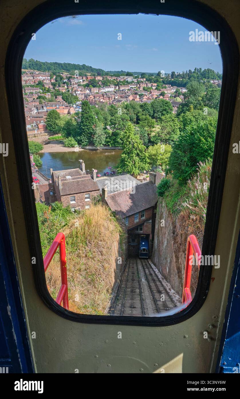 En regardant le Cliff Railway, Bridgnorth, Shropshire Banque D'Images