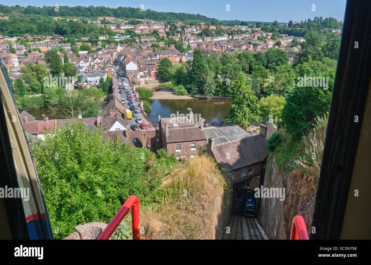 En regardant le Cliff Railway, Bridgnorth, Shropshire Banque D'Images