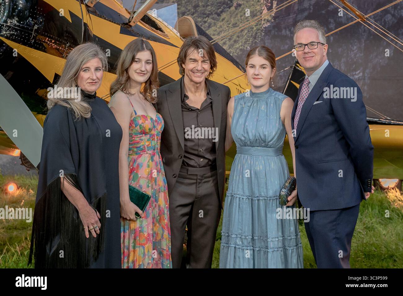 Londres, Royaume-Uni. 15 mai 2025. Tom Cruise avec Eddie Hamilton (R) et sa famille assiste à la première mondiale de 'Mission : impossible - The final Reckoning' Banque D'Images