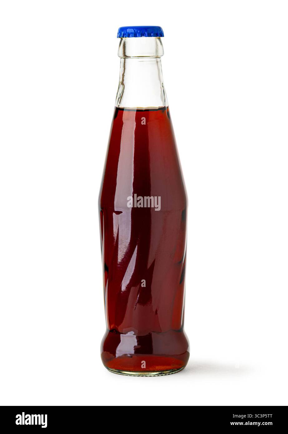 Bouteille en verre contenant une boisson gazeuse avec bouchon bleu sur fond blanc Banque D'Images