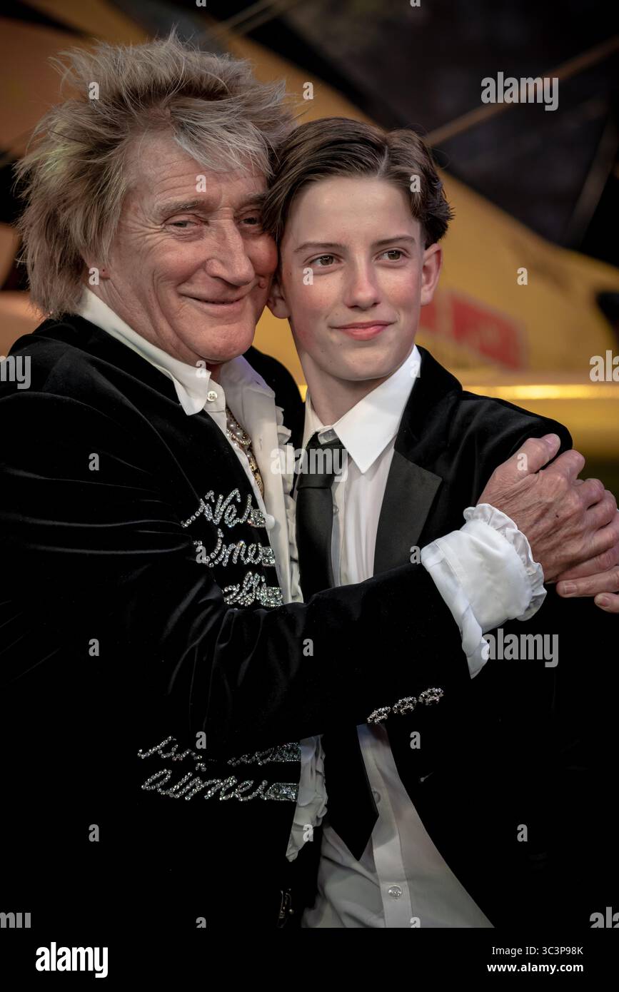 Londres, Royaume-Uni. 15 mai 2025. Rod Stewart et Aiden Stewart assistent à la première mondiale de « Mission : impossible - The final Reckoning » à Leicester Square. Banque D'Images