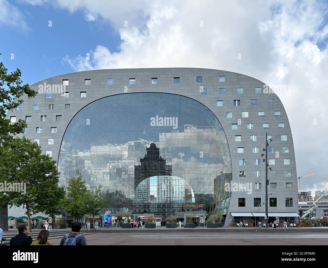 Rotterdam, pays-Bas, 16-07-25. Le Markthal (English-Market Hall) est un immeuble résidentiel et de bureaux avec une halle de marché en dessous, le bâtiment Banque D'Images
