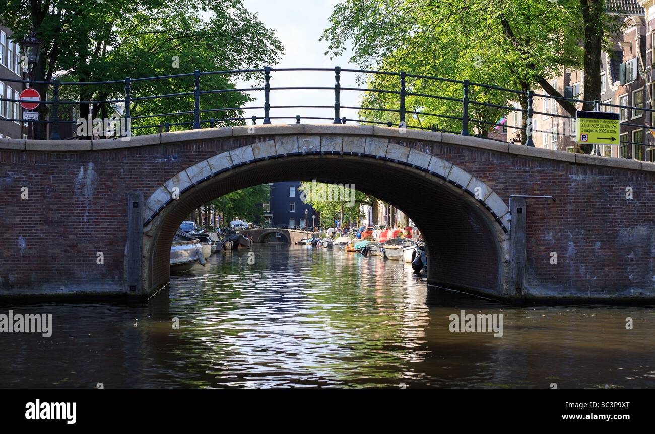 Pittoresque pont du canal d'Amsterdam Banque D'Images