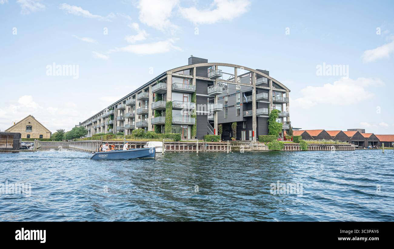 L'ancienne salle des torpilles avec appartements modernes en bord de mer, Copenhague, 17 juillet 2025 Banque D'Images