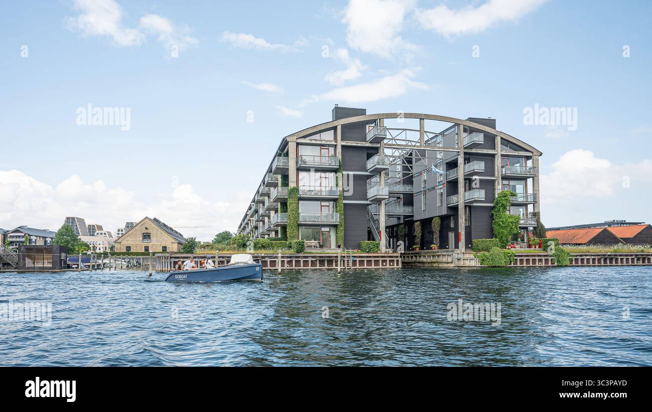 L'ancienne salle des torpilles avec appartements modernes en bord de mer, Copenhague, 17 juillet 2025 Banque D'Images