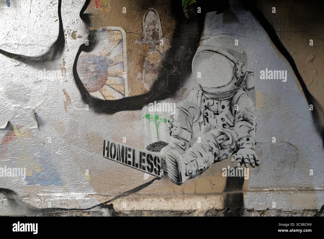 Une balade brute, poétique et surréaliste à travers le Street art rebelle, tendre et sauvage de Ménilmontant, Paris 20e. Banque D'Images