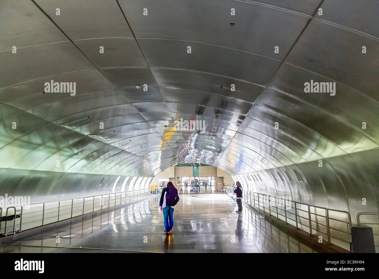 Egypte, le Caire, le Musée National de la civilisation égyptienne : tunnel entre le bâtiment de réception avant et le bâtiment principal. Banque D'Images