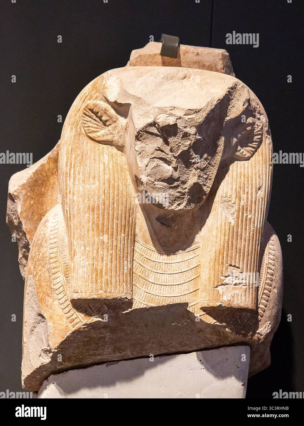Egypte, le Caire, Grand Musée égyptien, statue de la déesse Hathor, du labyrinthe de Hawara. Banque D'Images