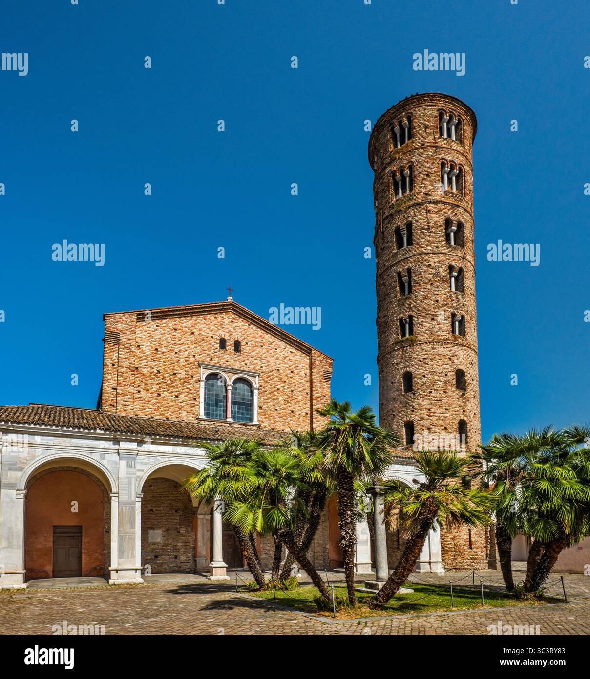 Nouvelle basilique Saint Apollinaire, vie siècle, style byzantin, à Ravenne, région d'Emilie-Romagne, Italie Banque D'Images