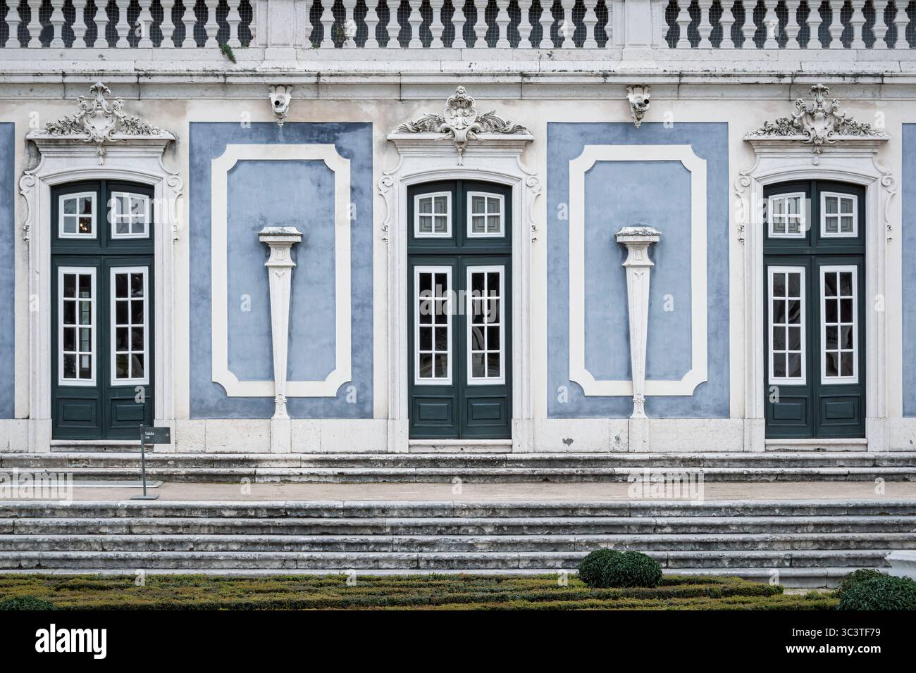 Lisbonne, Portugal, 2 mars 2024 : splendeur royale : la façade royale du palais de Queluz Banque D'Images