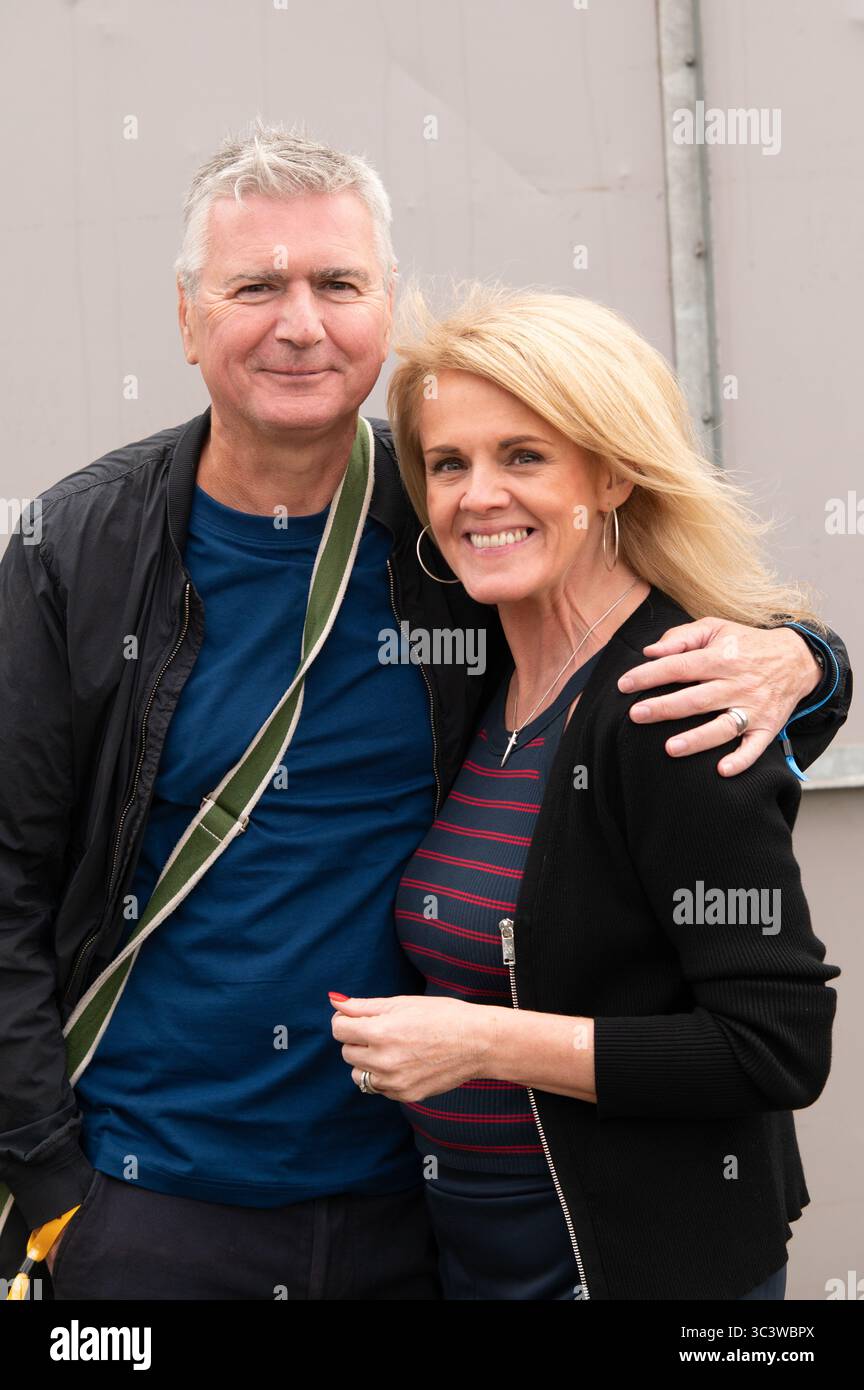 Londres, Royaume-Uni. 27 juillet 2025. Sally Lindsay de Corrie avec son mari batteur Steve White (style Council) dans les coulisses du Uptown Festival. Cristina Massei/Alamy Live News. Banque D'Images
