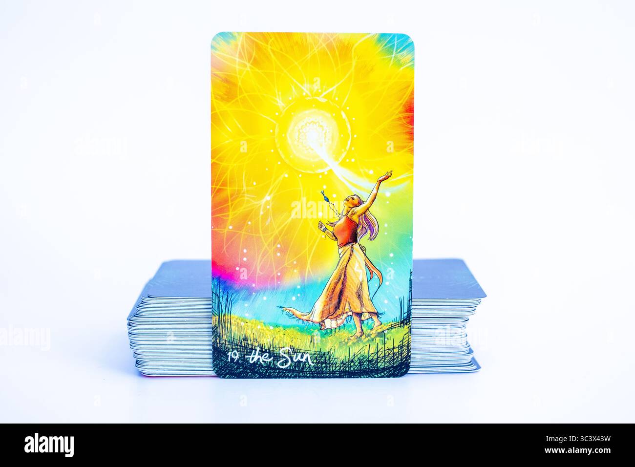 Carte de tarot « le Soleil » symbolisant la joie, la clarté, la vitalité et le succès radieux. Banque D'Images