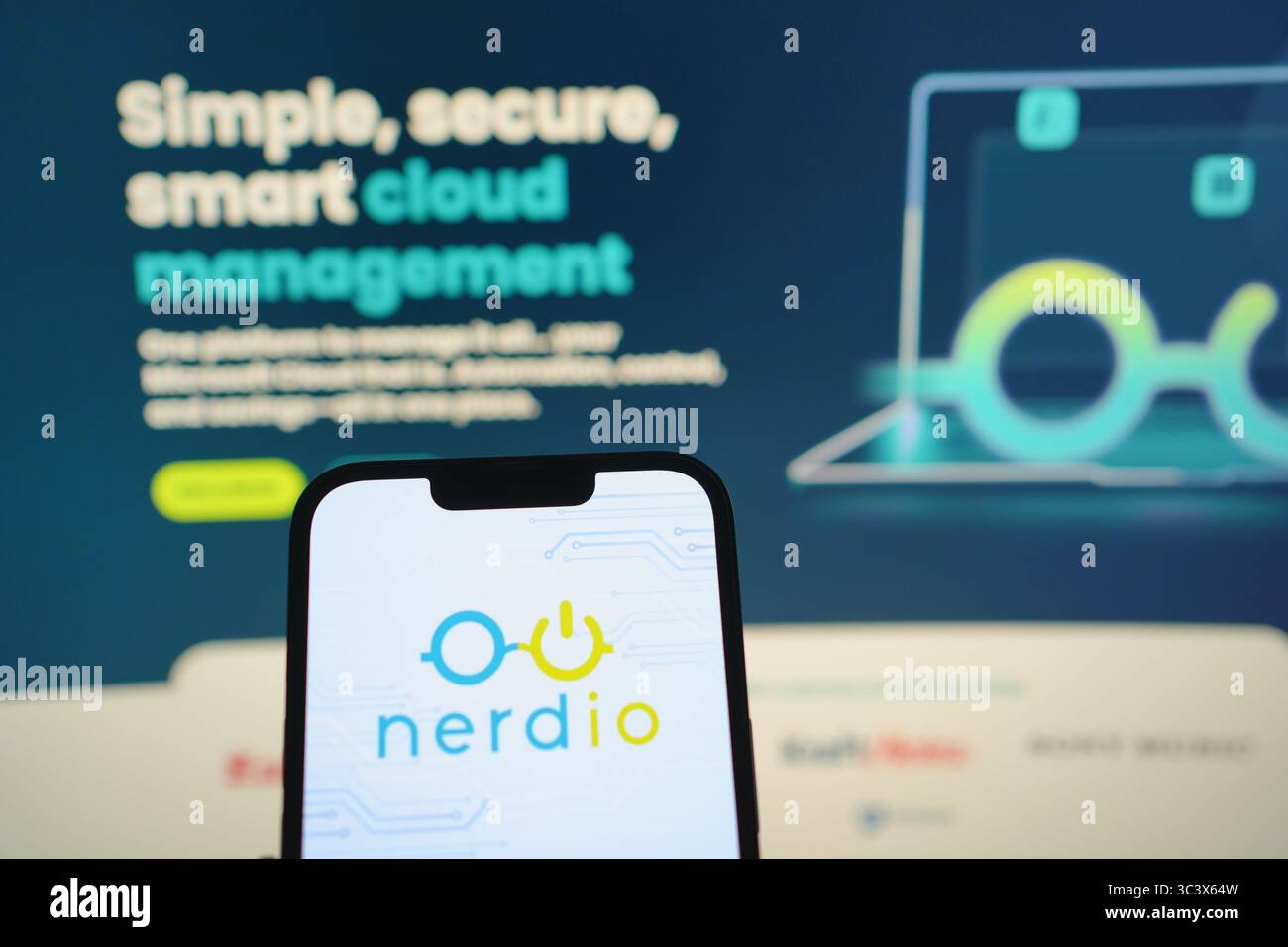 Roosendaal, pays-Bas - 27 juillet 2025 : un téléphone portable affichant le logo de Nerdio, une plate-forme de gestion cloud pour les MSP et les entreprises, avec Banque D'Images