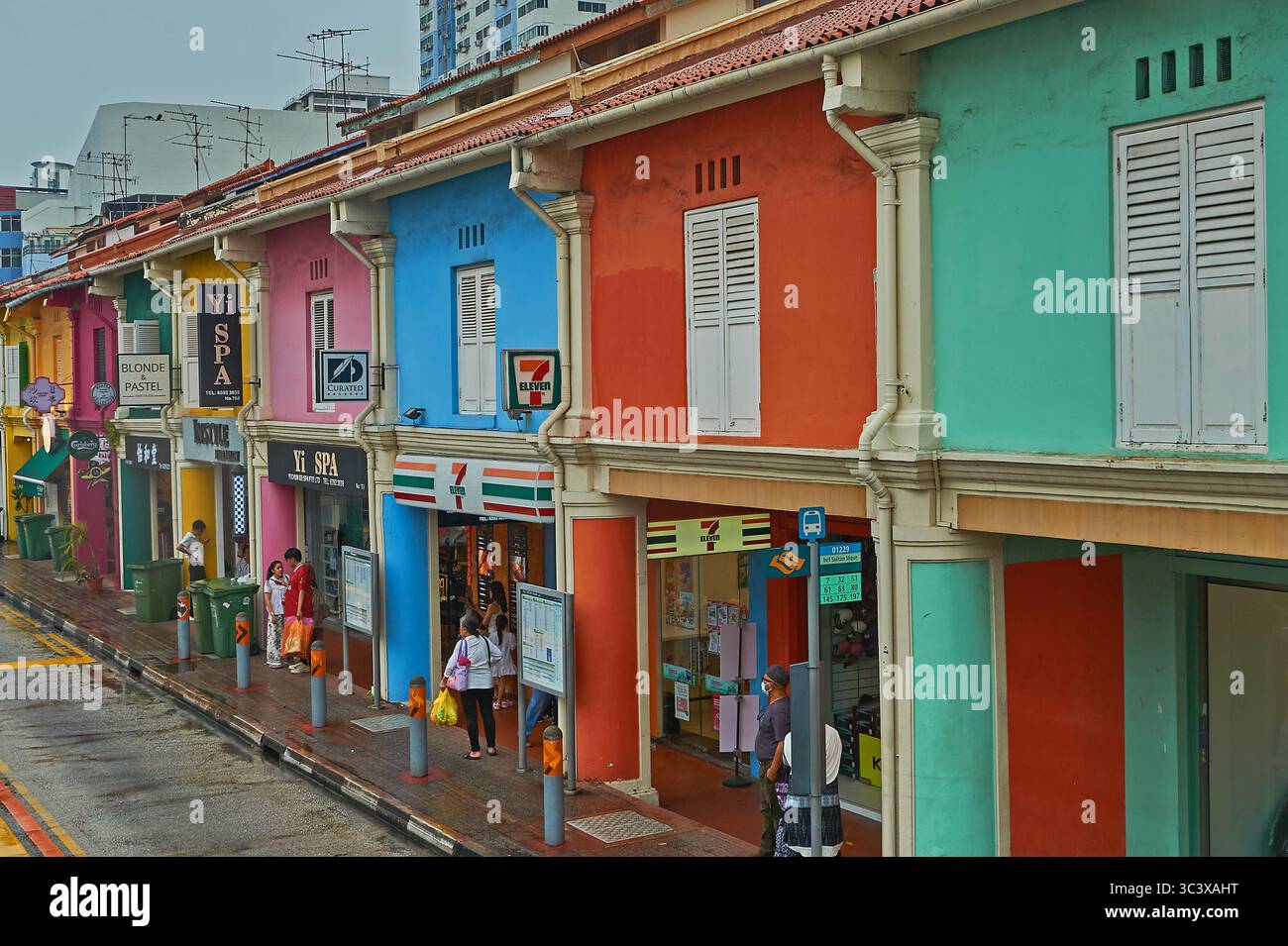 Bâtiments colorés dans le quartier Kampong Glen du centre-ville de Singapour Banque D'Images