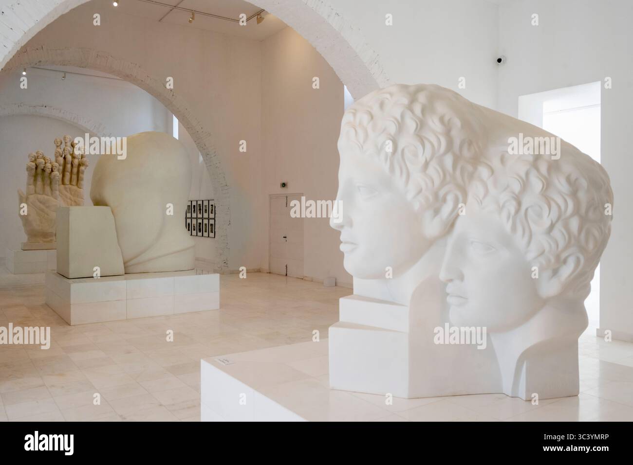 Griechenland, Kykladen, iOS, Inselhauptstadt Chora, Gaitis-Simossi-Museum, Plastiken und Skulpturen von Loretta Gaiti Banque D'Images